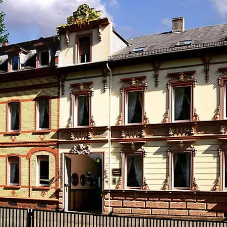 Zentral Im Historischen Weingut Mit Privater Terrasse Appartement